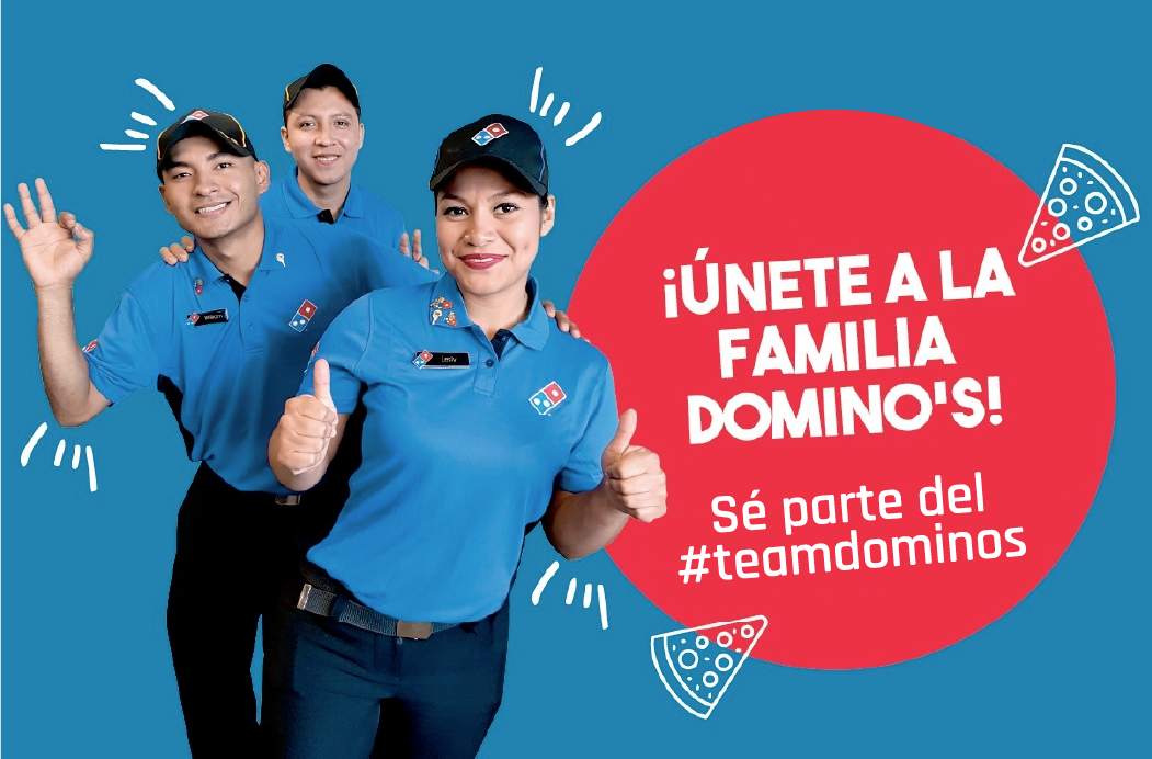 Equipo Domino's sonriendo y saludando con texto '¡ÚNETE A LA FAMILIA DOMINO'S!'