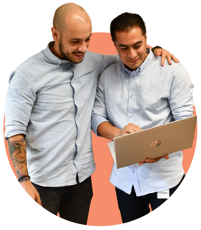 Profesionales colaborando en GCO