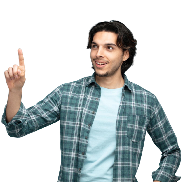 Joven profesional sonriente con camisa a cuadros verdes señalando los beneficios de Manpower
