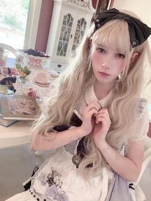 sighhh #alice #aliceinwonderlandcosplay #cosplay #aliceinwonderland 