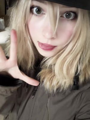 my plans where foiled… was going to put white fur on this jacket but it was missing… so take this not optimal cosplay … i’ll improve it one day #cosplay #yuuri #glt #girlslasttour 