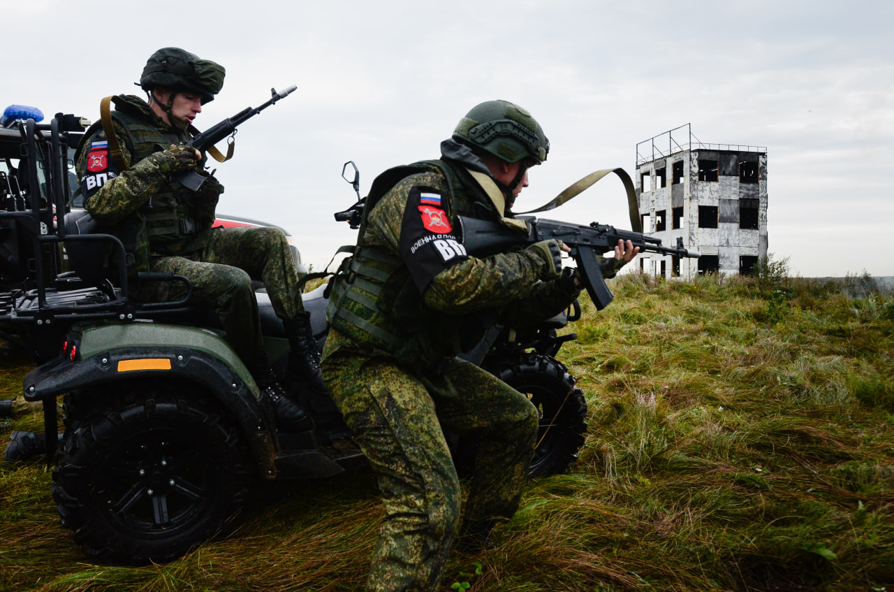 Военные на квадроциклах